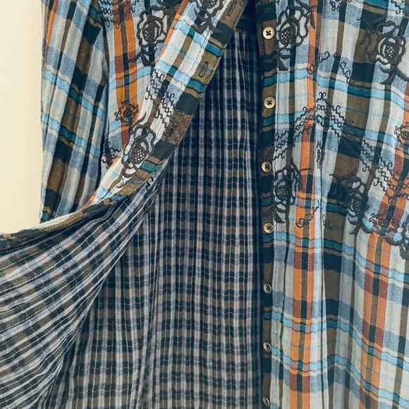 NWOT FREE PEOPLE Year-Round Light-Weight Gauze-Flannel Embroidered Top - Picture 4 of 6